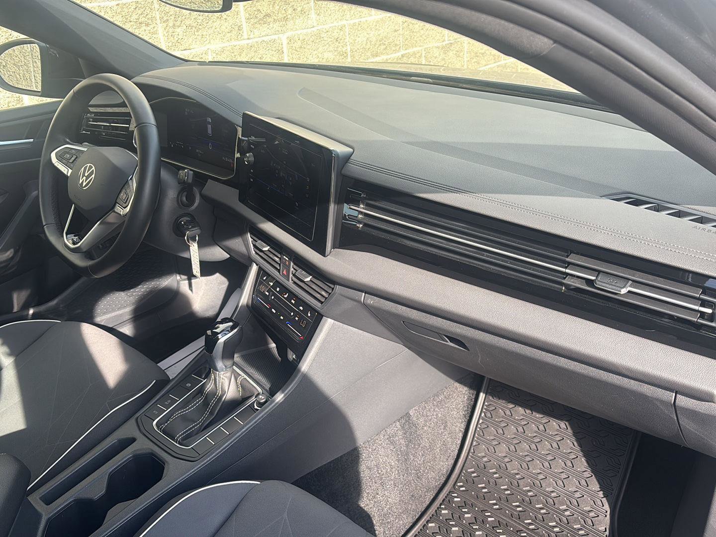 Used 2025 Volkswagen Jetta Sport image 19