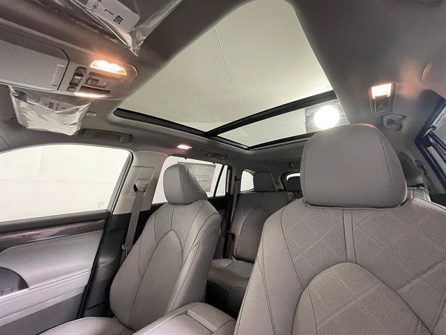New 2026 Toyota Highlander Platinum AWD/4WD image 10