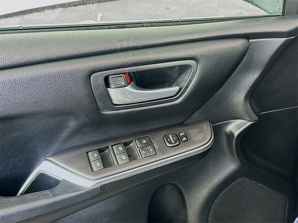 Used 2016 Toyota Camry LE image 17