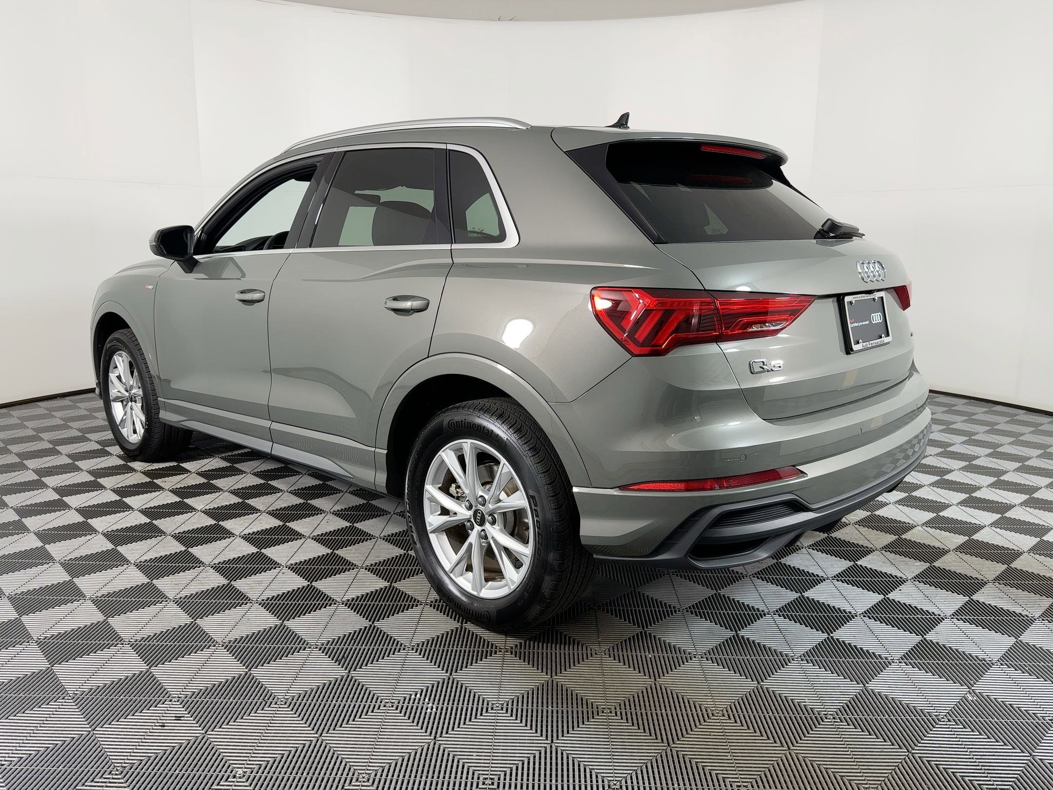 Certified 2025 Audi Q3 2.0T Premium Plus w/ Premium Plus Package image 2