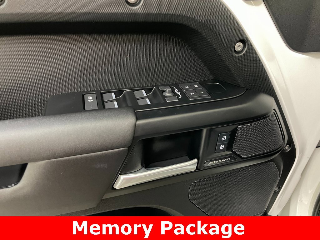 Used 2025 Land Rover Defender 110 S image 12
