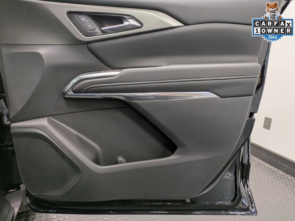 Used 2025 Chevrolet Traverse LT w/ Driver Confidence Package AWD/4WD image 28
