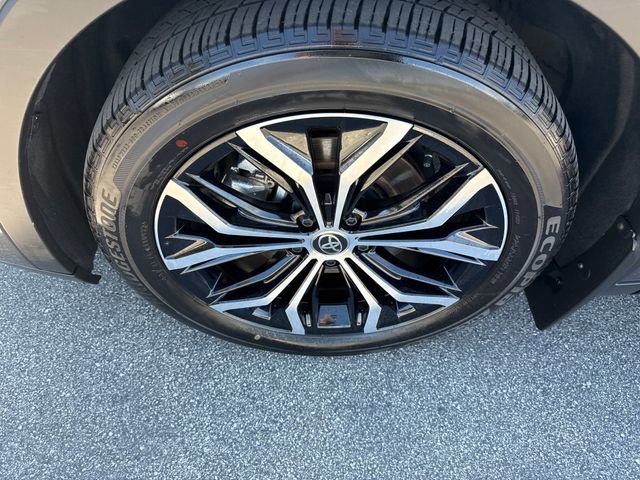 Used 2023 Toyota Crown XLE image 38