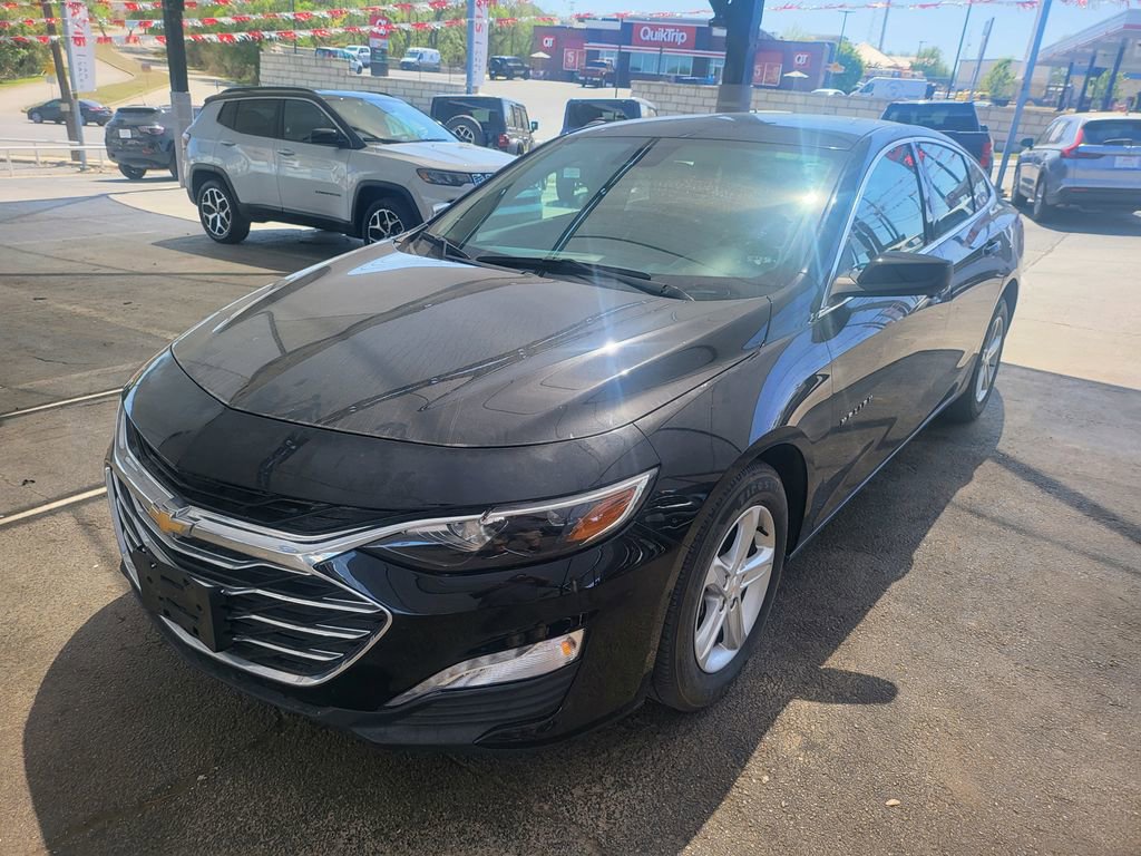 Used 2024 Chevrolet Malibu LT image 1