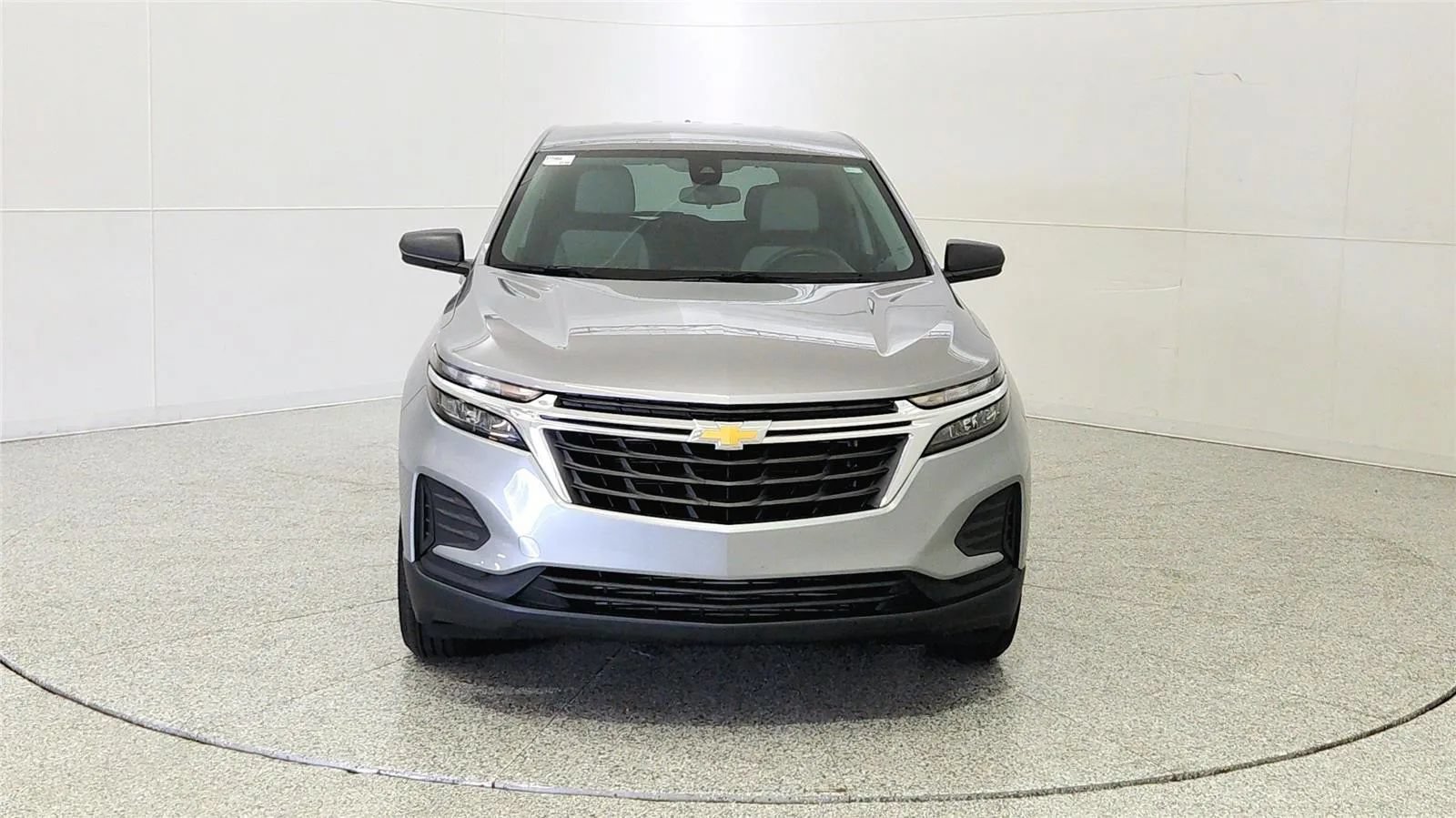 Used 2023 Chevrolet Equinox LS w/ LS Convenience Package FWD image 2