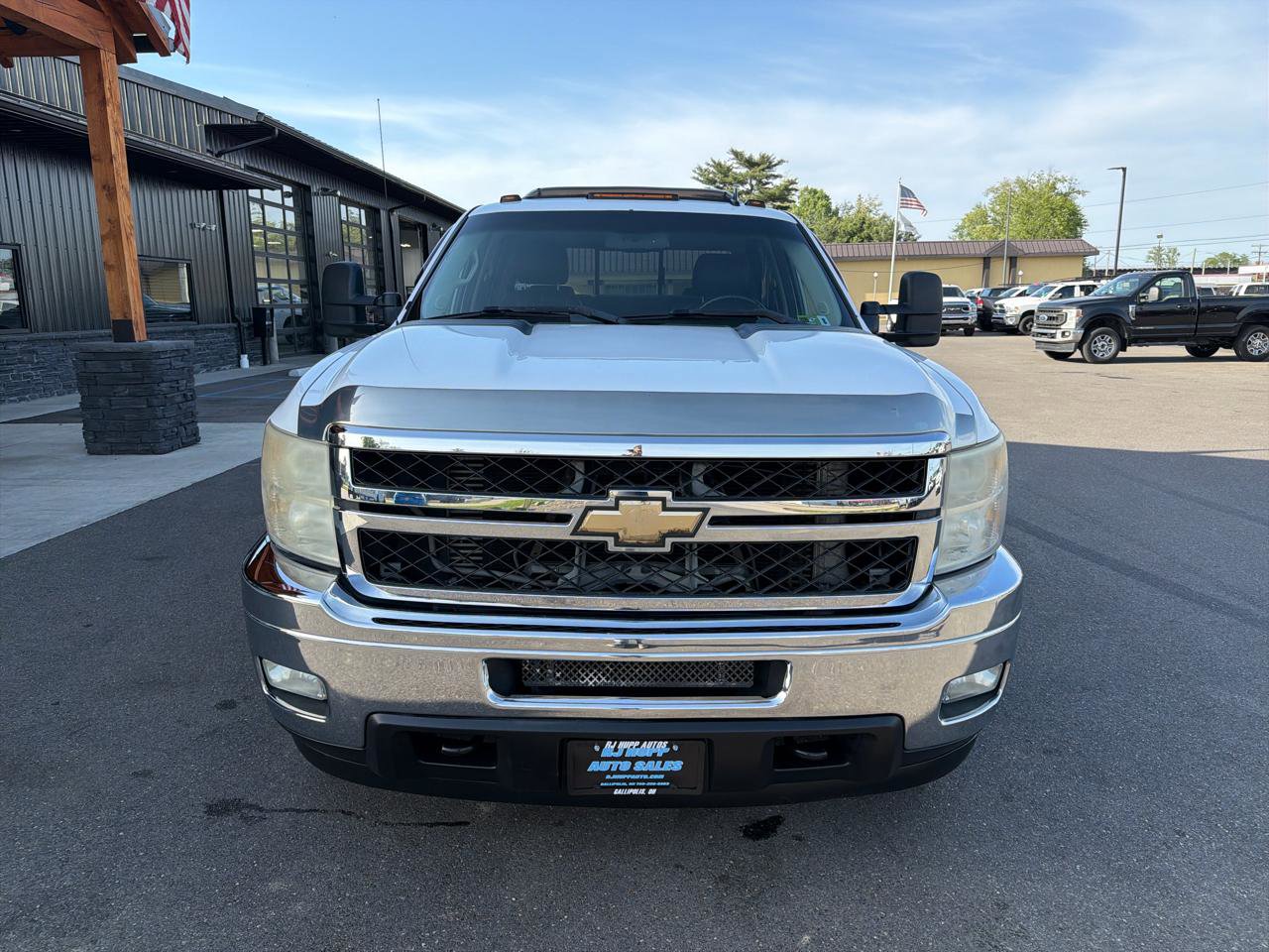 Used 2011 Chevrolet Silverado 3500 LTZ AWD/4WD image 2
