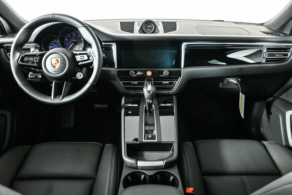 Certified 2026 Porsche Macan AWD/4WD image 21