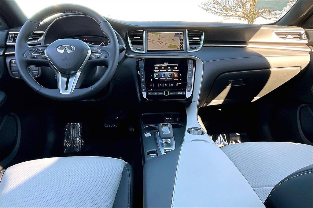 New 2025 INFINITI QX55 Essential image 5