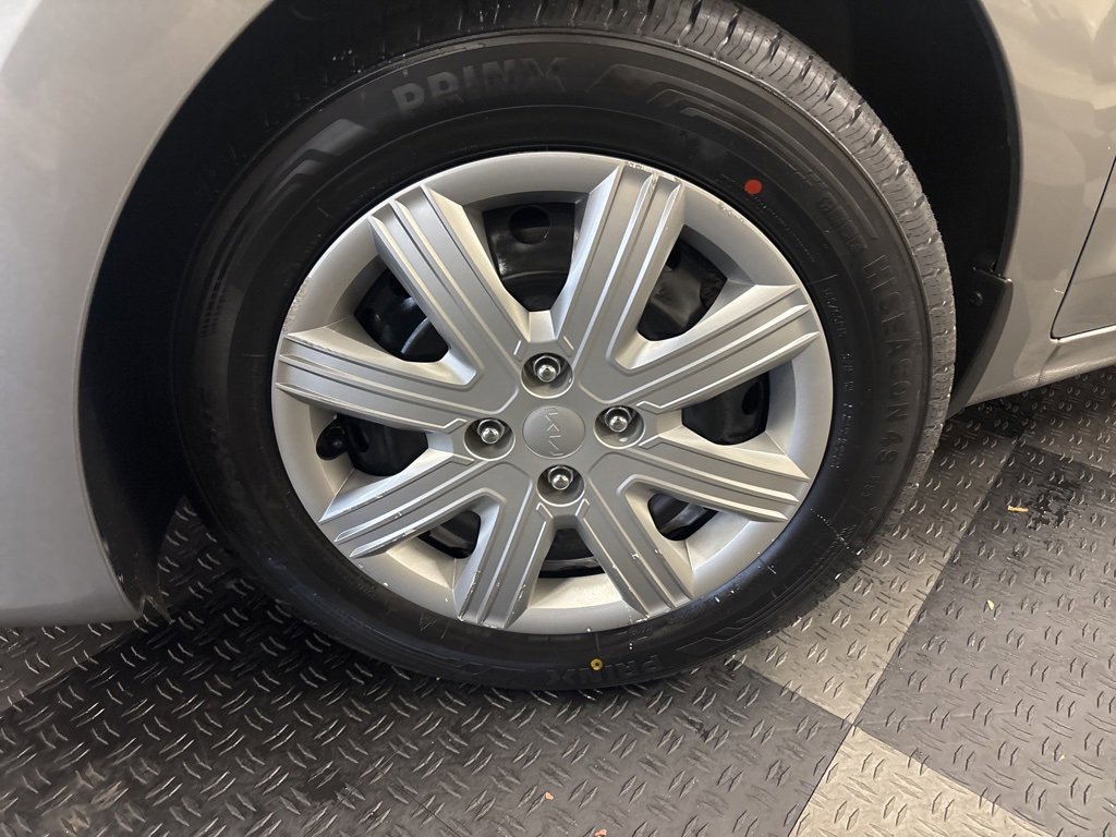 Used 2023 Kia Rio S image 3