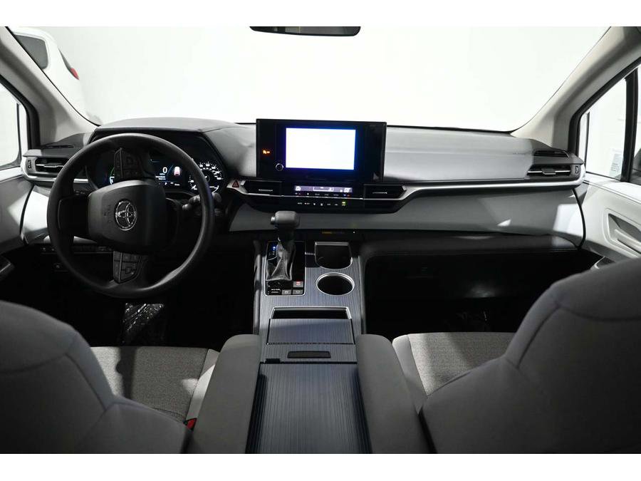New 2025 Toyota Sienna LE image 21