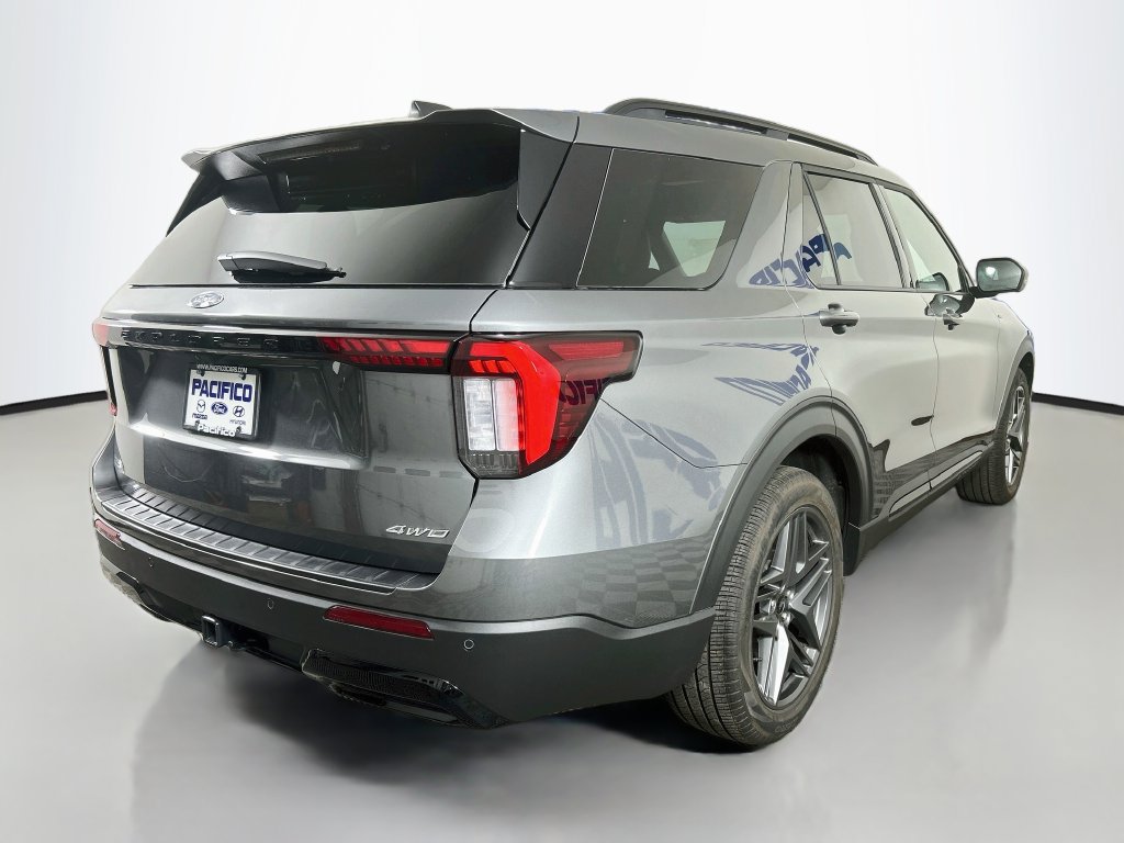 Used 2026 Ford Explorer ST-Line w/ ST-Line Street Pack AWD/4WD image 10
