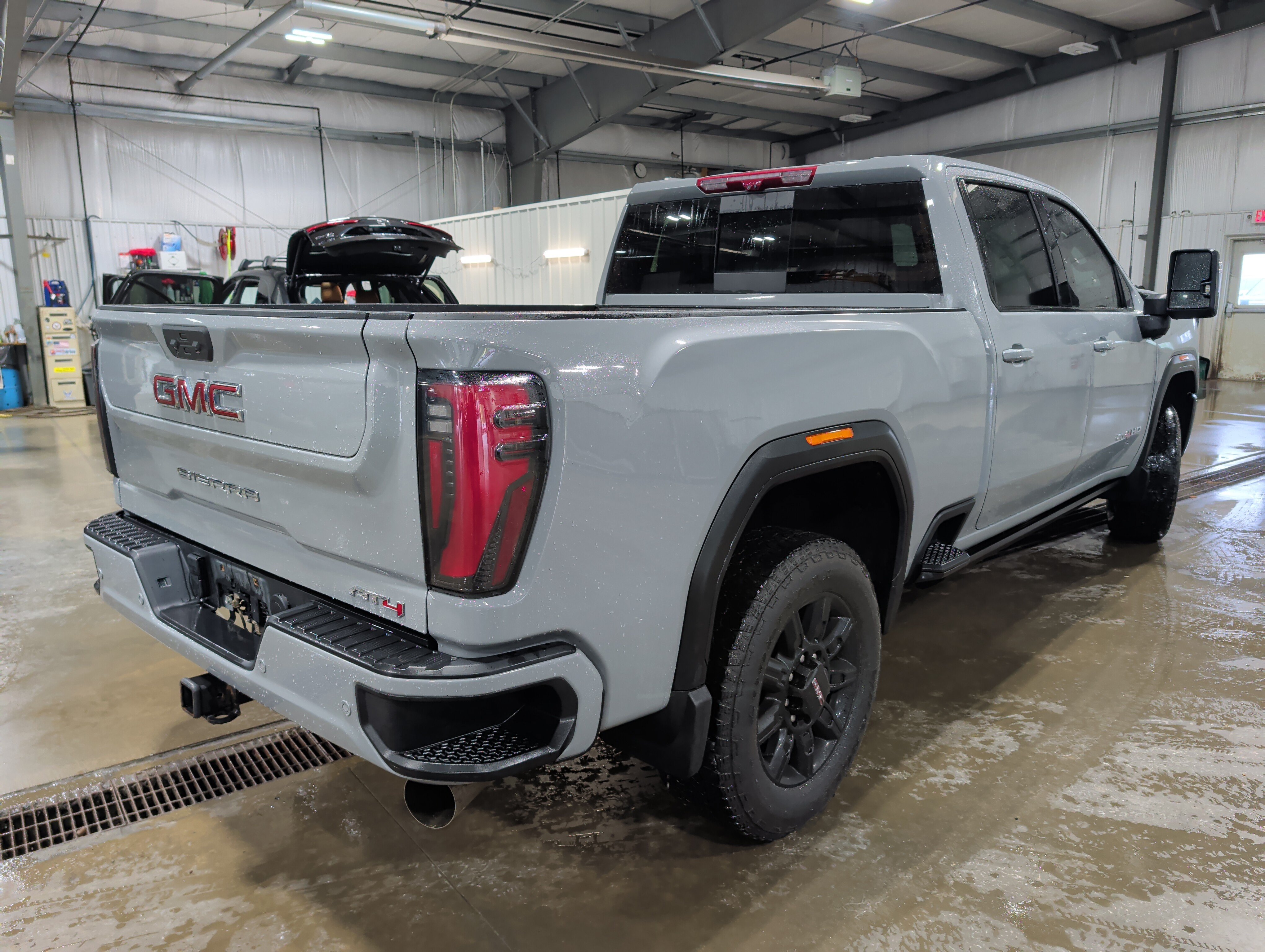 Used 2024 GMC Sierra 2500 AT4 w/ AT4 Premium Plus Package AWD/4WD image 3