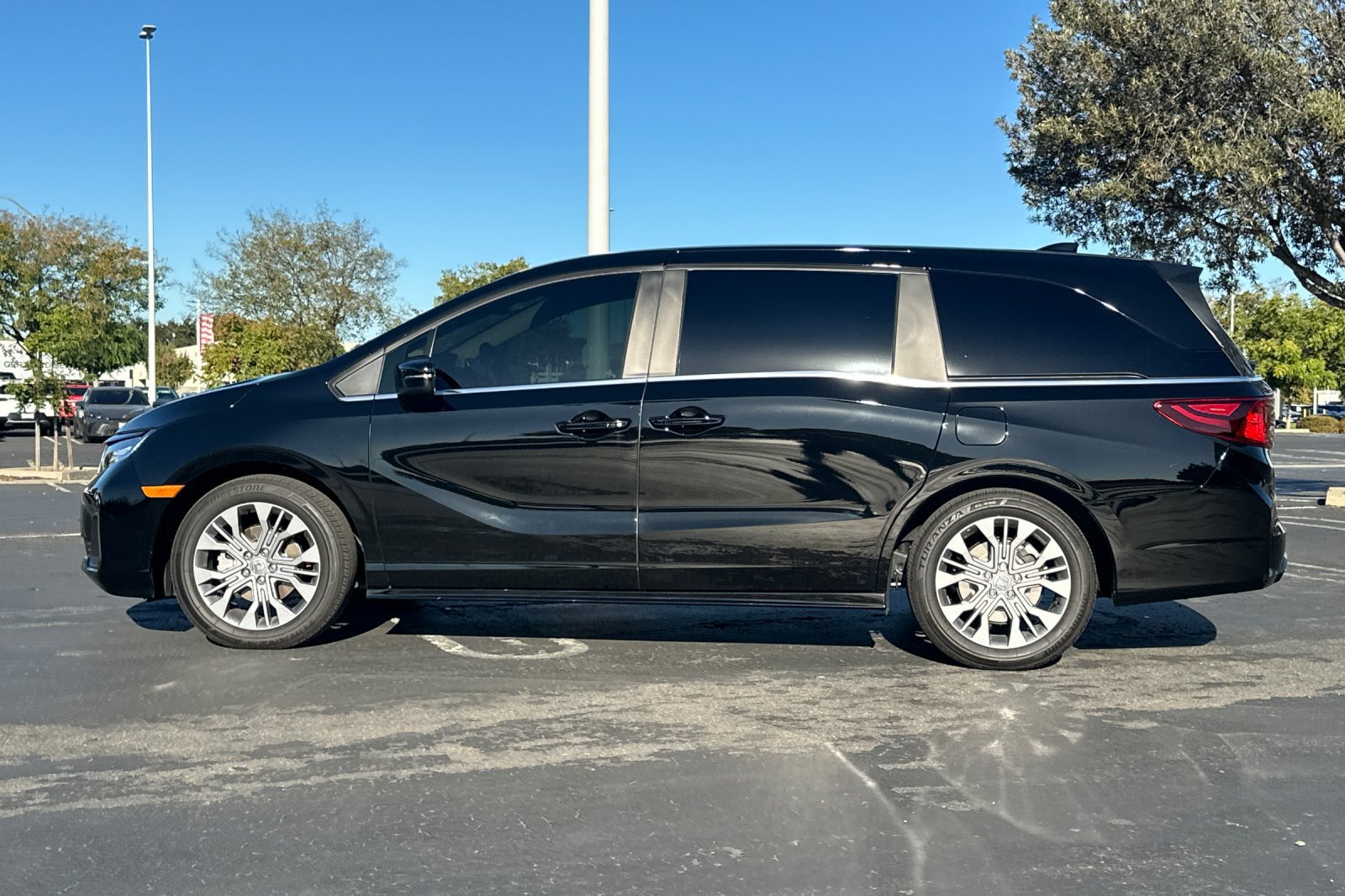 Used 2026 Honda Odyssey Touring image 7