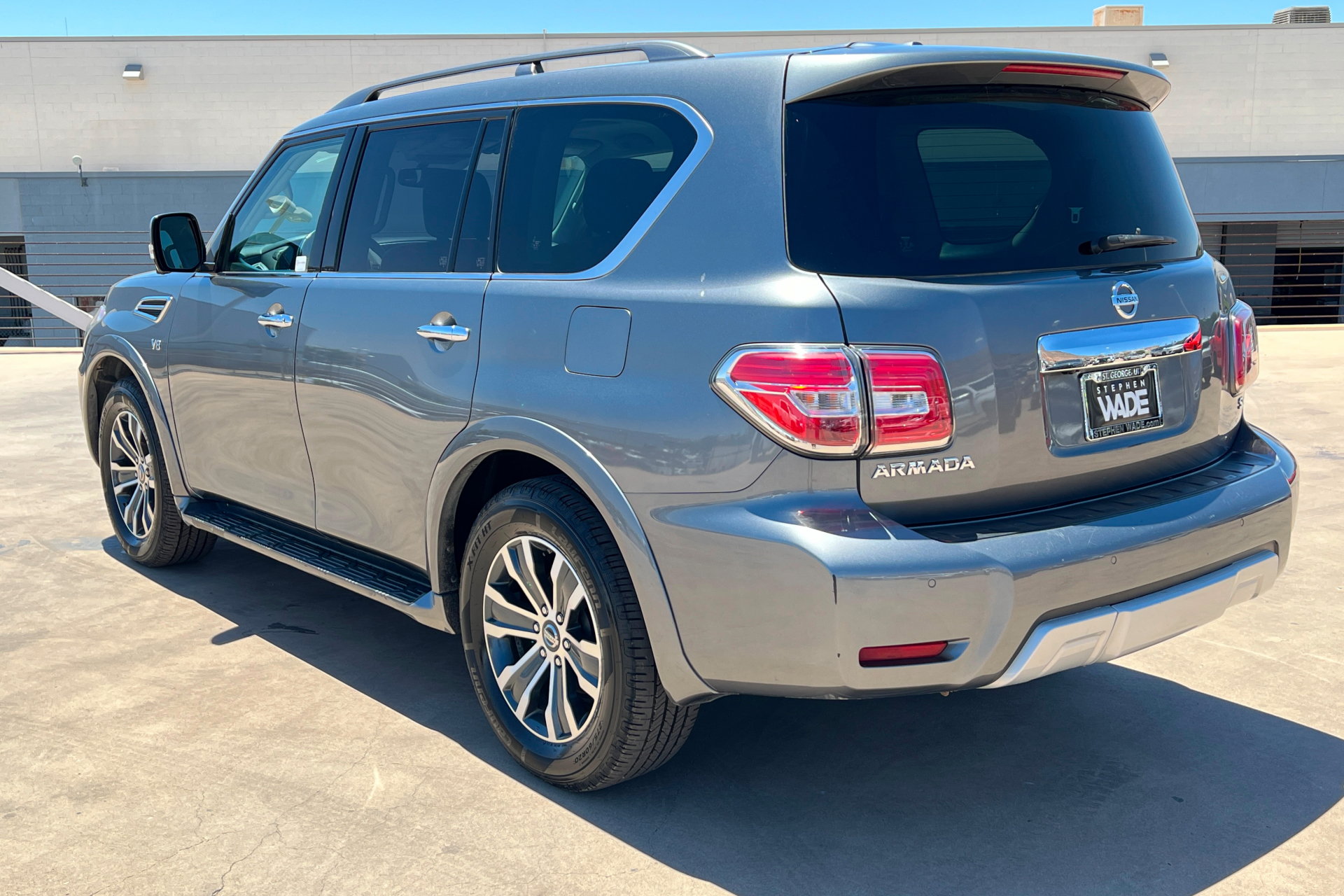 Used 2018 Nissan Armada SL w/ Moonroof Package AWD/4WD image 3