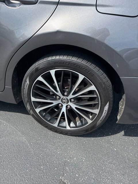Used 2020 Toyota Camry SE FWD image 9