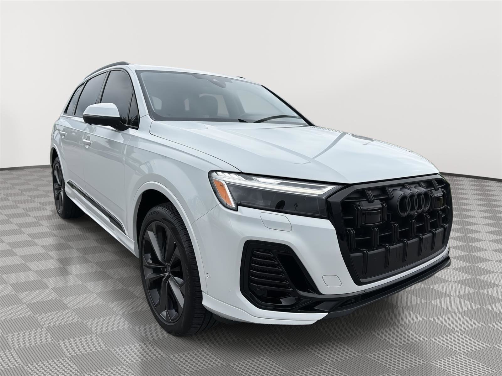 Certified 2025 Audi Q7 3.0T Premium Plus AWD/4WD image 6