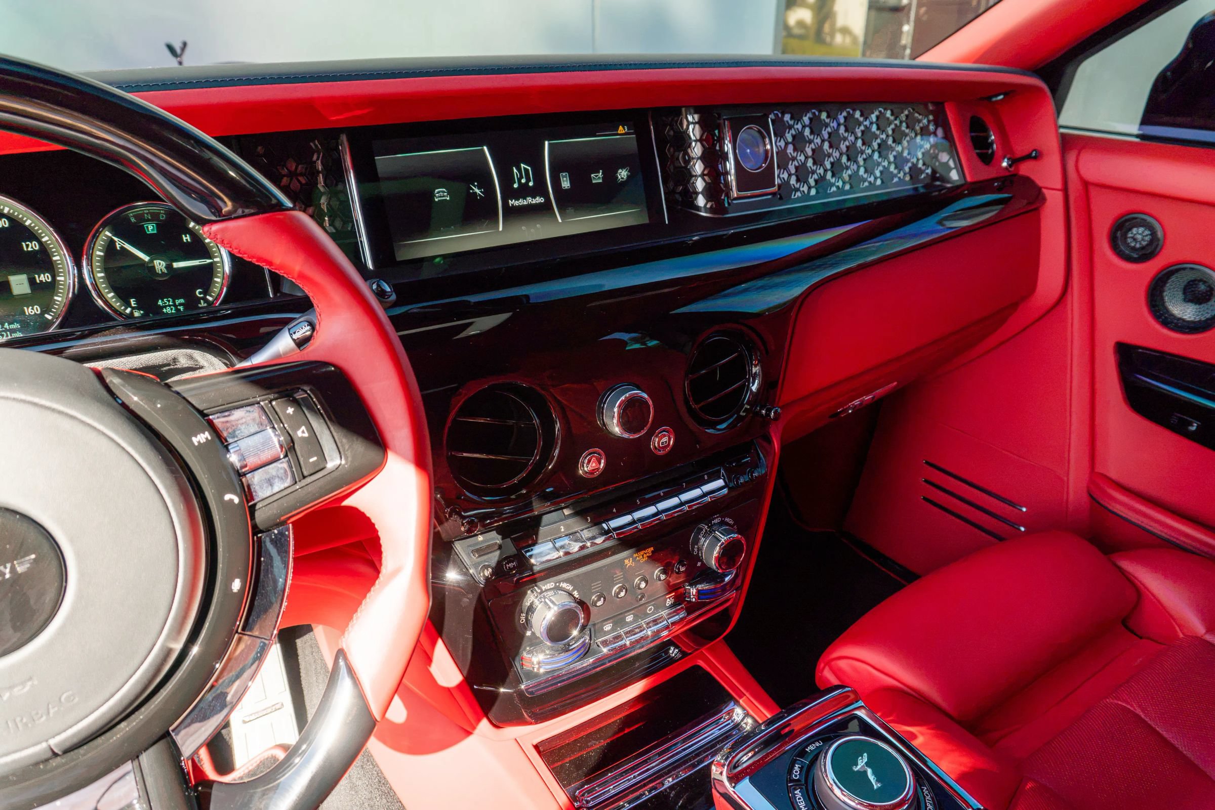 Used 2024 Rolls-Royce Phantom Sedan w/ The Phantom Package RWD image 16