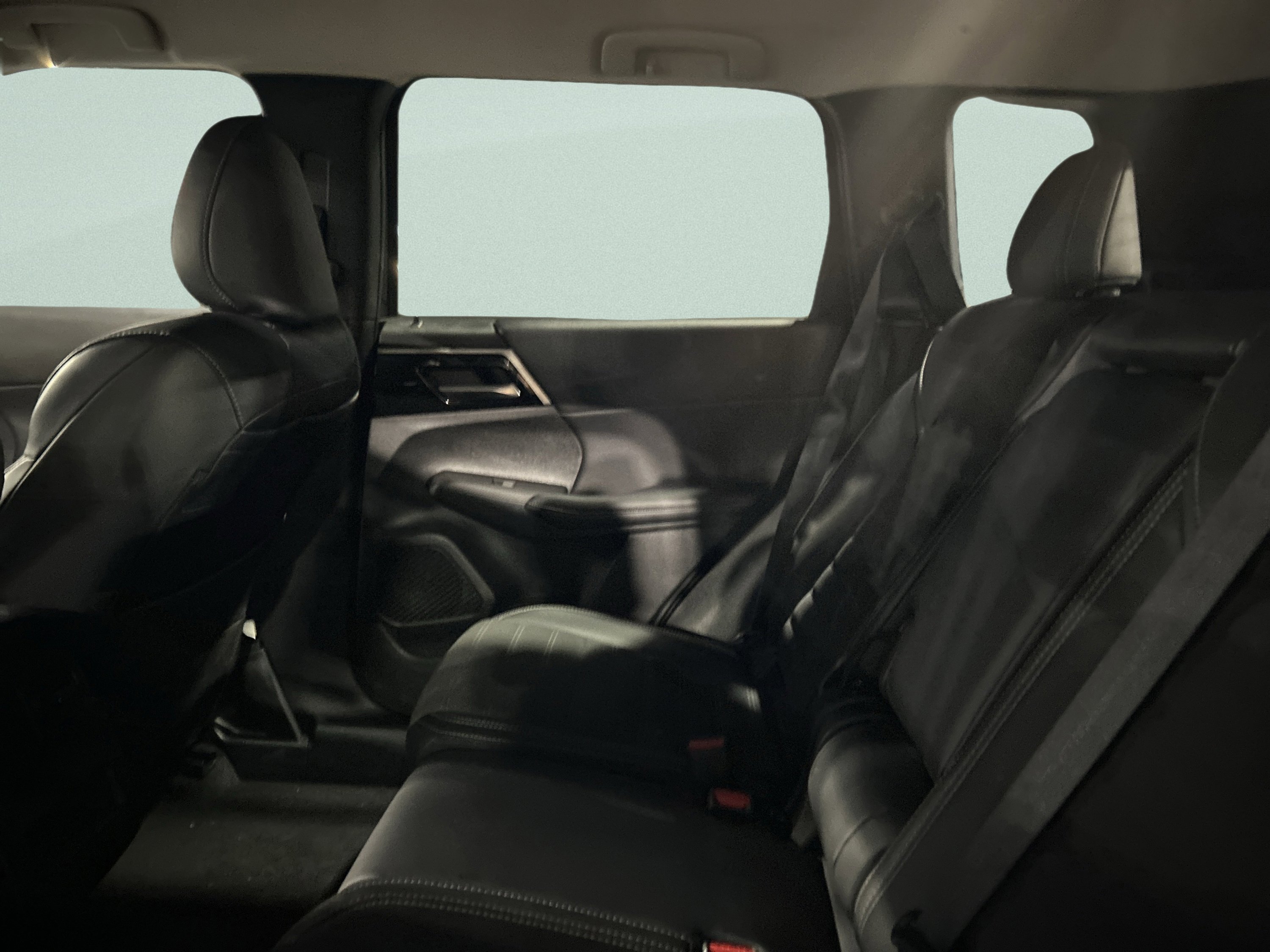 Used 2024 Mitsubishi Outlander SE image 36