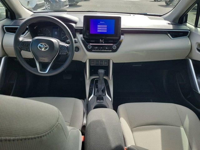 Used 2025 Toyota Corolla Cross LE image 21