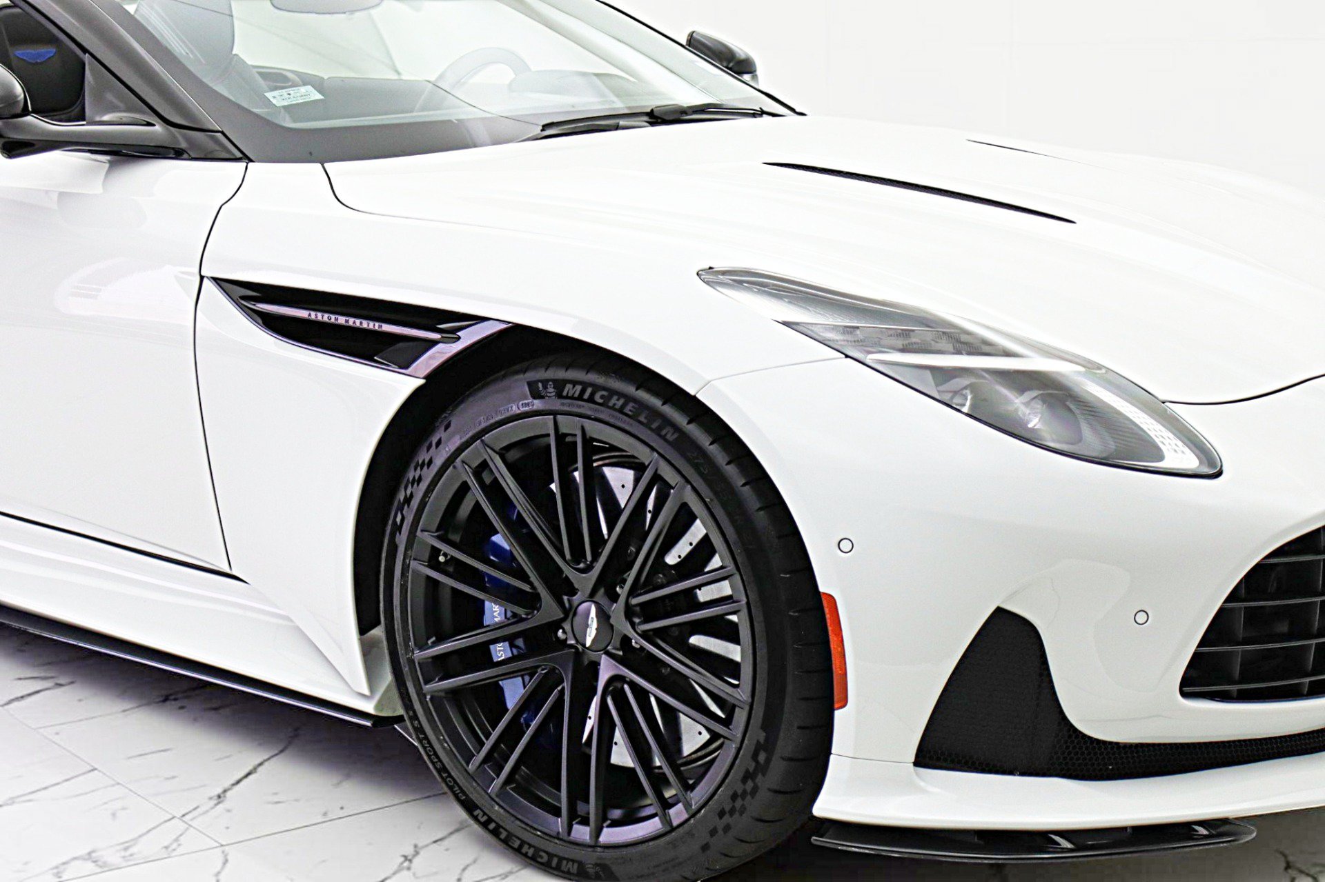 Used 2024 Aston Martin DB12 Convertible RWD image 23