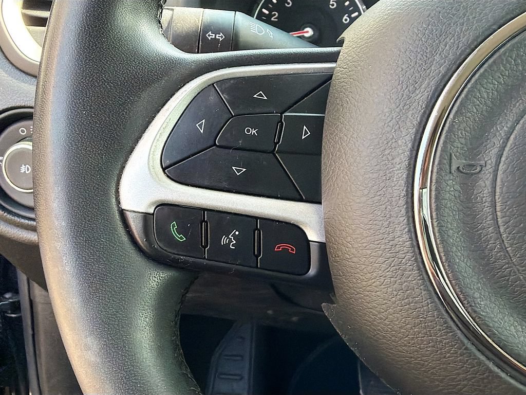 Used 2019 Jeep Renegade Latitude FWD image 35