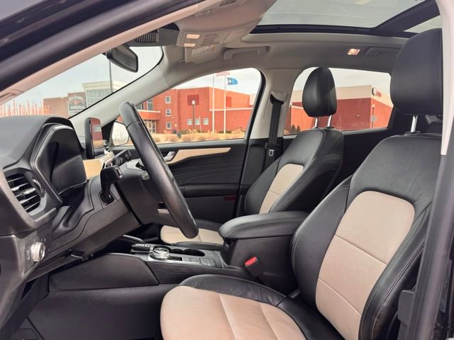 Used 2022 Ford Escape Titanium w/ Titanium Elite Package image 6