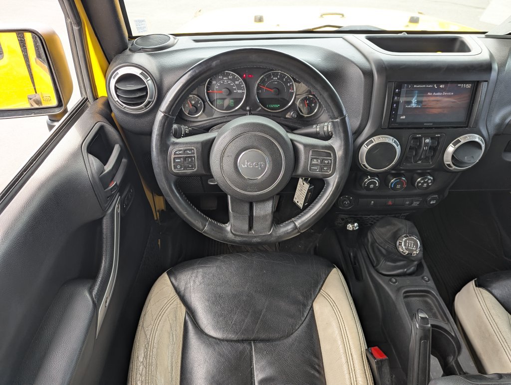 Used 2015 Jeep Wrangler Unlimited Sahara w/ Connectivity Group AWD/4WD image 26