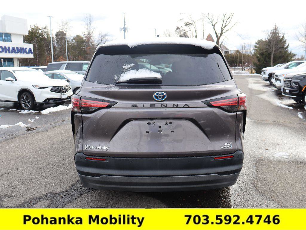 Used 2021 Toyota Sienna XLE w/ XLE Plus Package image 7