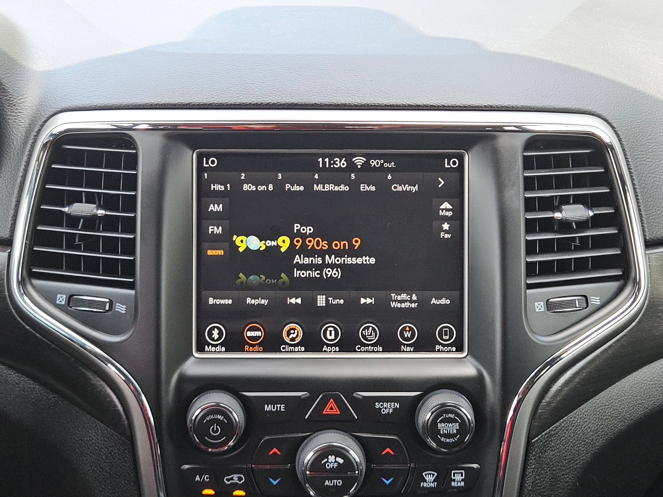 Used 2018 Jeep Grand Cherokee Altitude RWD image 17