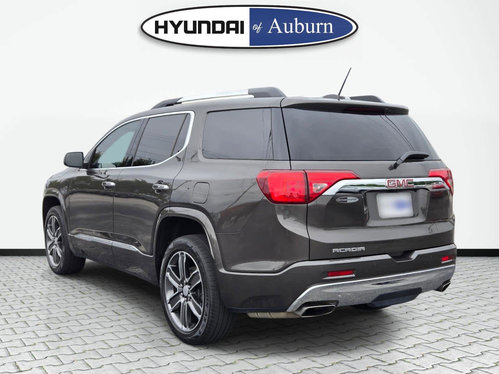 Used 2019 GMC Acadia Denali w/ Technology Package FWD image 9
