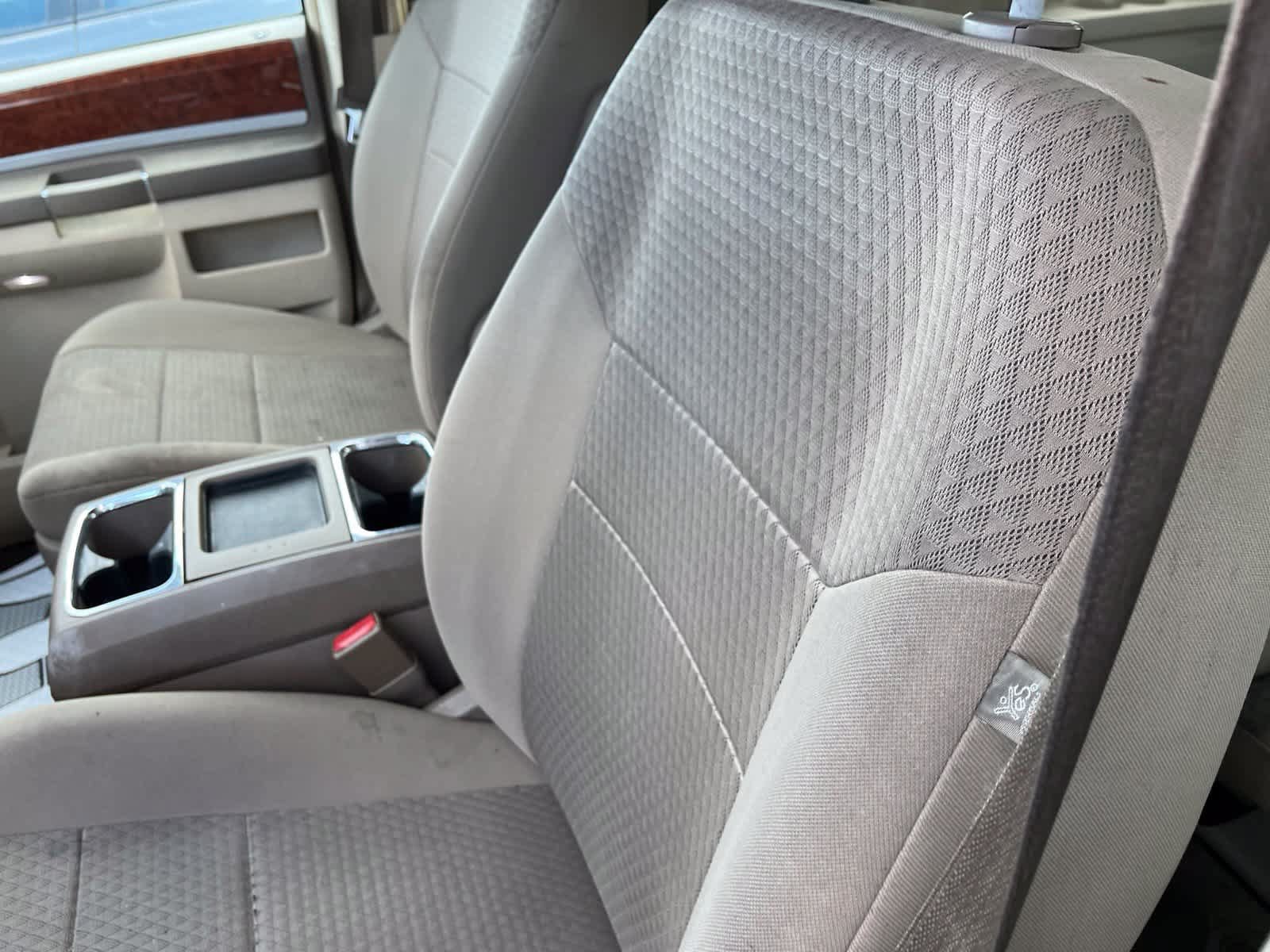 Used 2009 Chrysler Town & Country Touring w/ Family Value Group FWD image 22