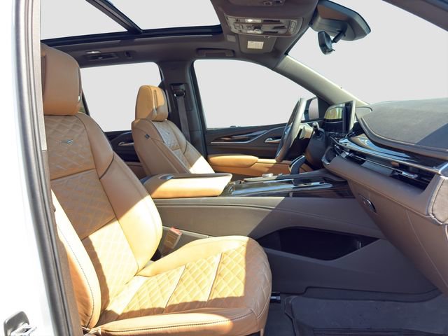 Used 2024 Cadillac Escalade Premium Luxury w/ Performance Package image 17