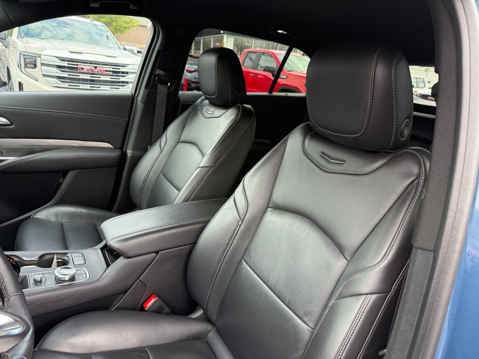 Used 2024 Cadillac XT4 Premium Luxury image 14