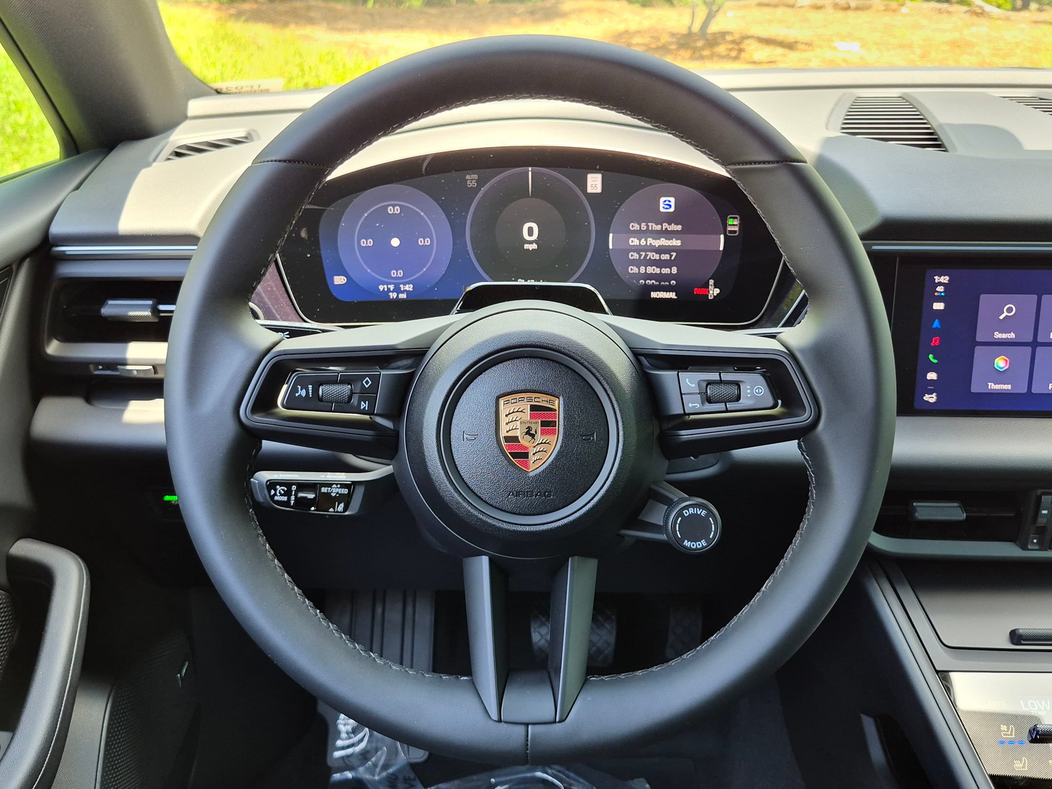 New 2026 Porsche Macan Turbo Electric RWD image 8