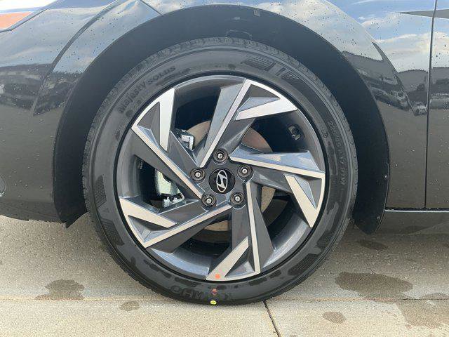 New 2025 Hyundai Elantra Sport image 11