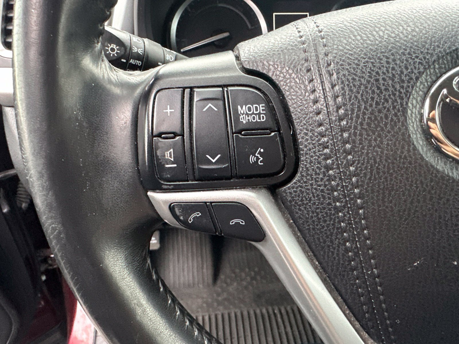 Used 2019 Toyota Highlander XLE AWD/4WD image 6