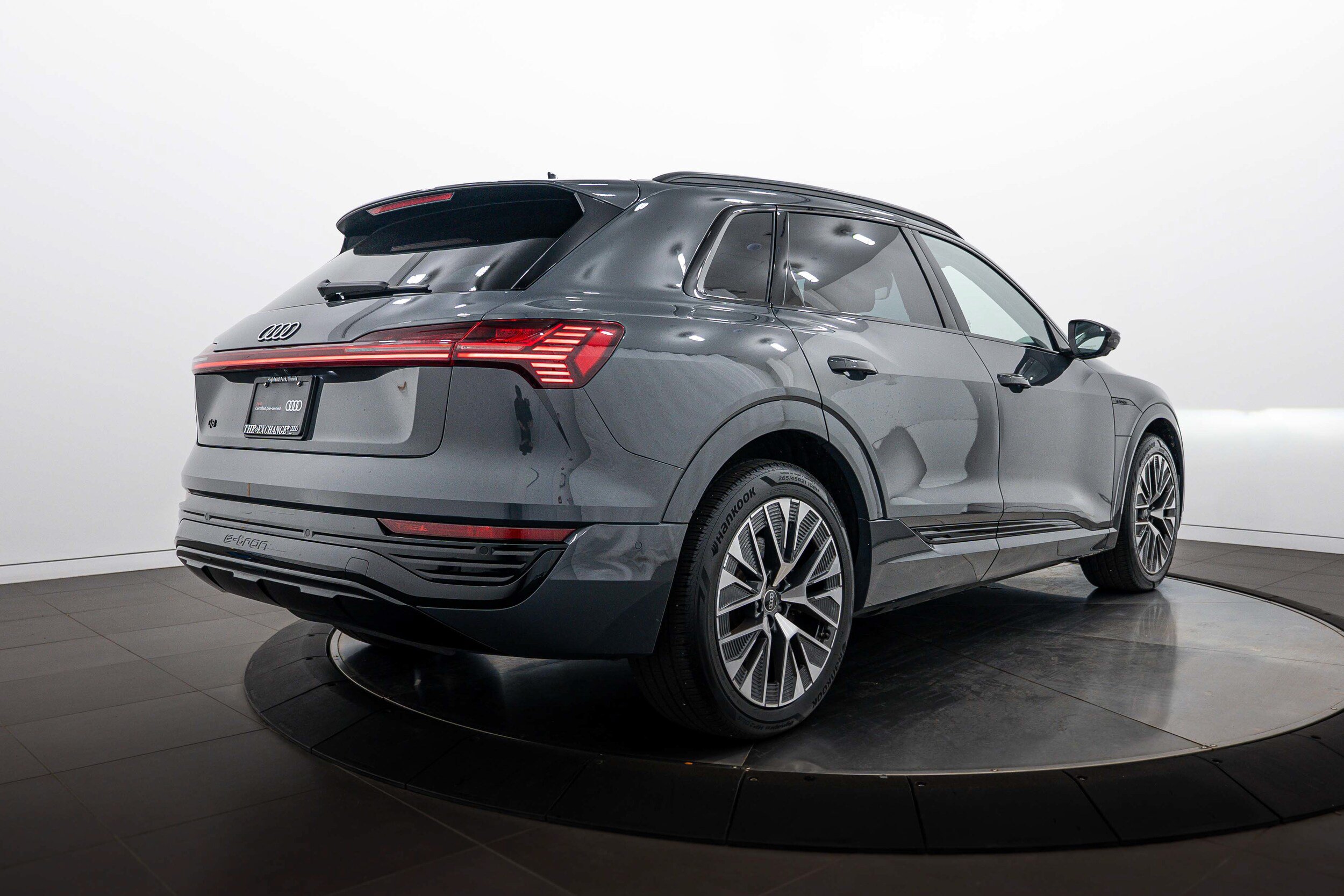 Certified 2024 Audi Q8 e-tron Premium Plus w/ Premium Plus Package AWD/4WD image 4