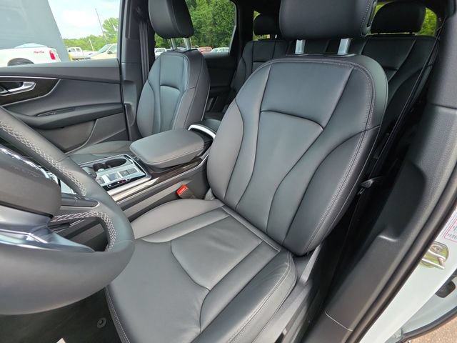 Used 2025 Audi Q7 2.0T Premium w/ Convenience Plus Package AWD/4WD image 11