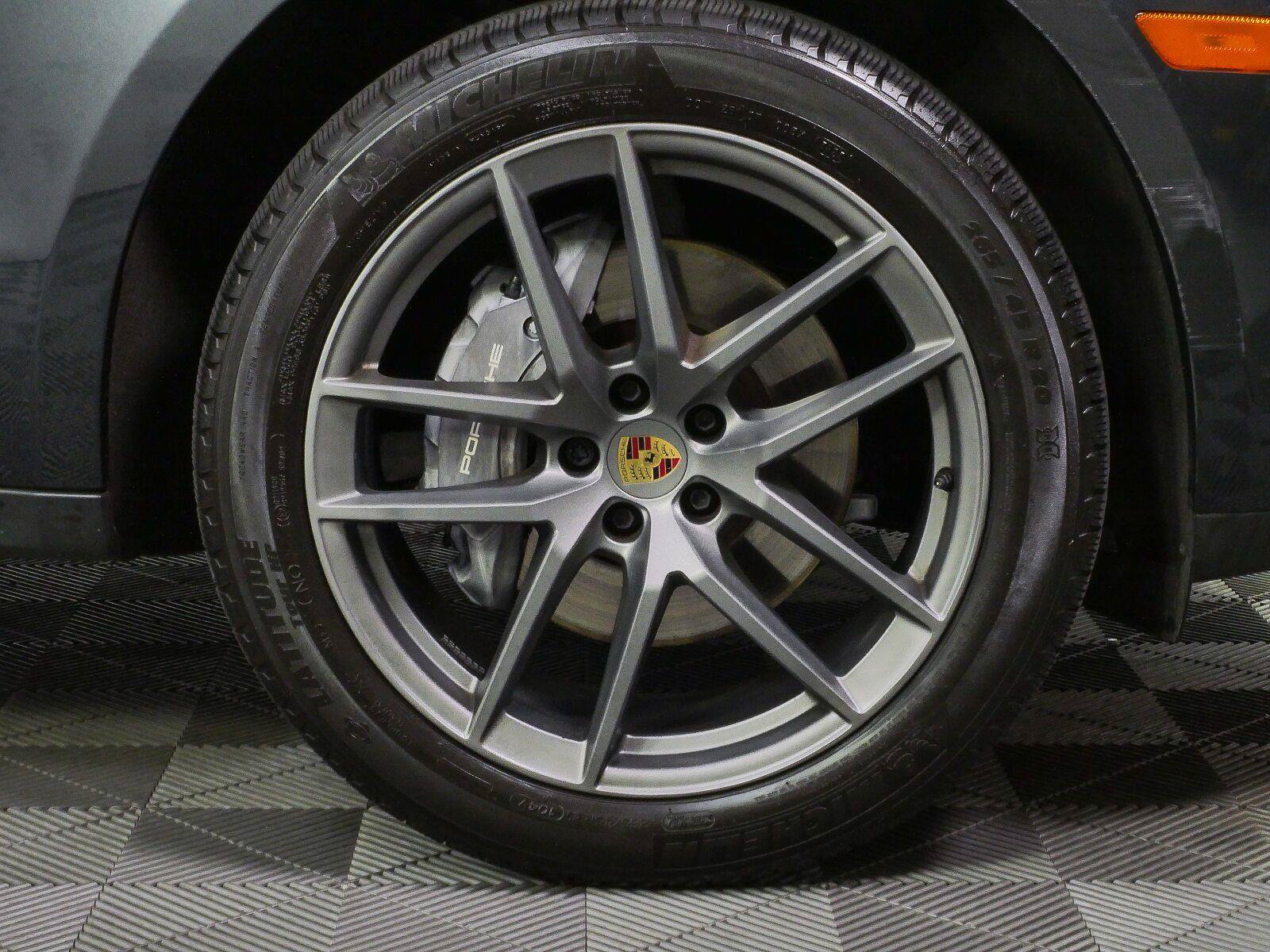 Certified 2024 Porsche Macan AWD/4WD image 36