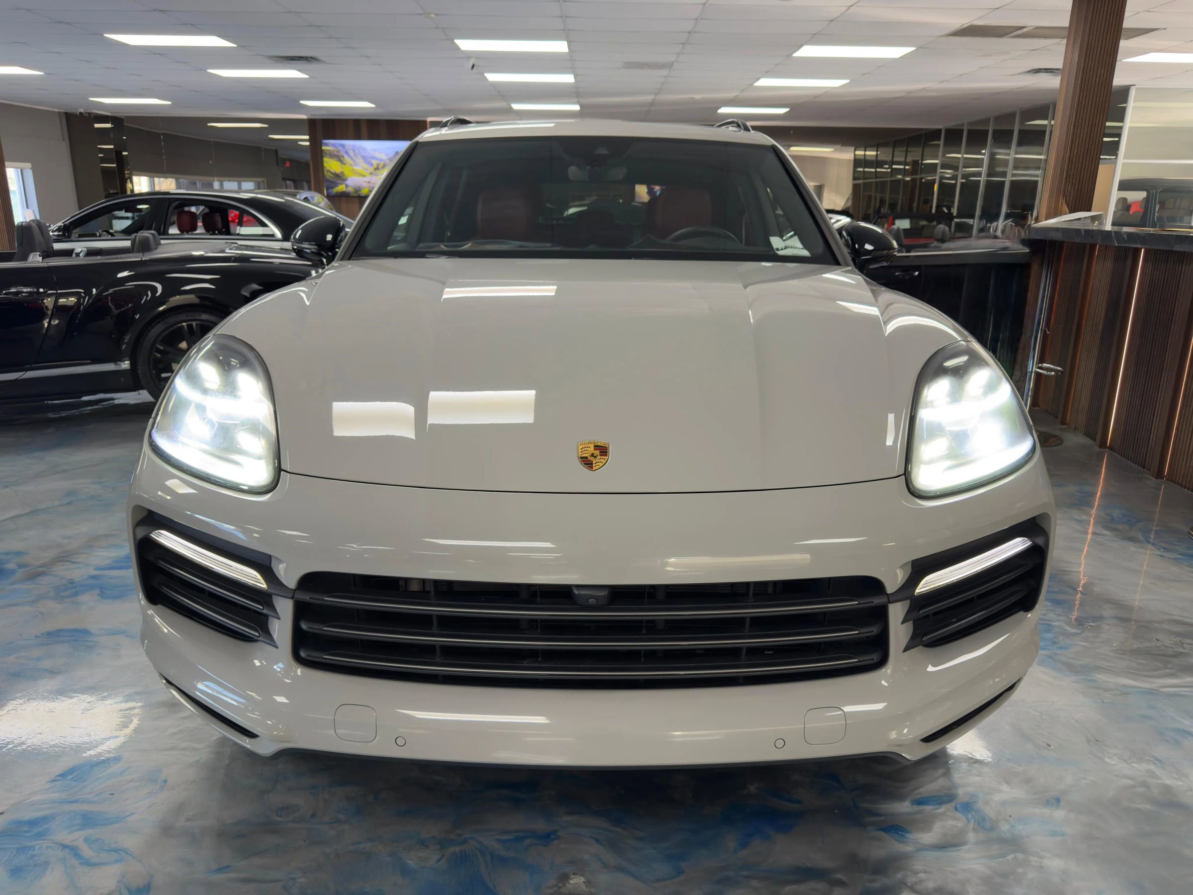 Used 2022 Porsche Cayenne Platinum Edition w/ Premium Package Plus image 2