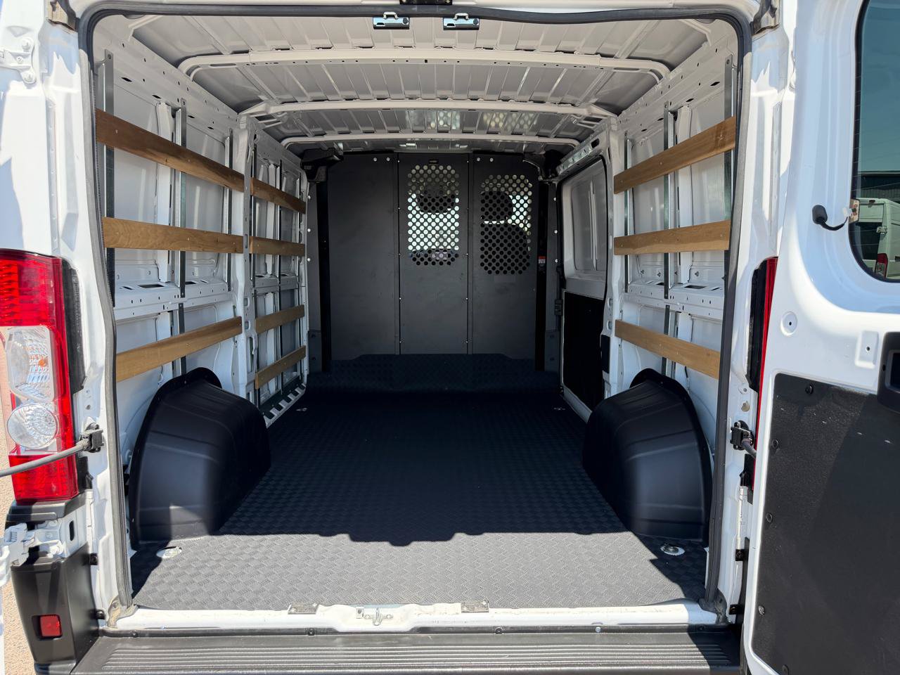 Used 2025 RAM ProMaster 2500 w/ U-Haul Equipment Group FWD image 27