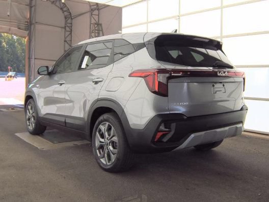 Used 2024 Kia Seltos LX AWD/4WD image 3