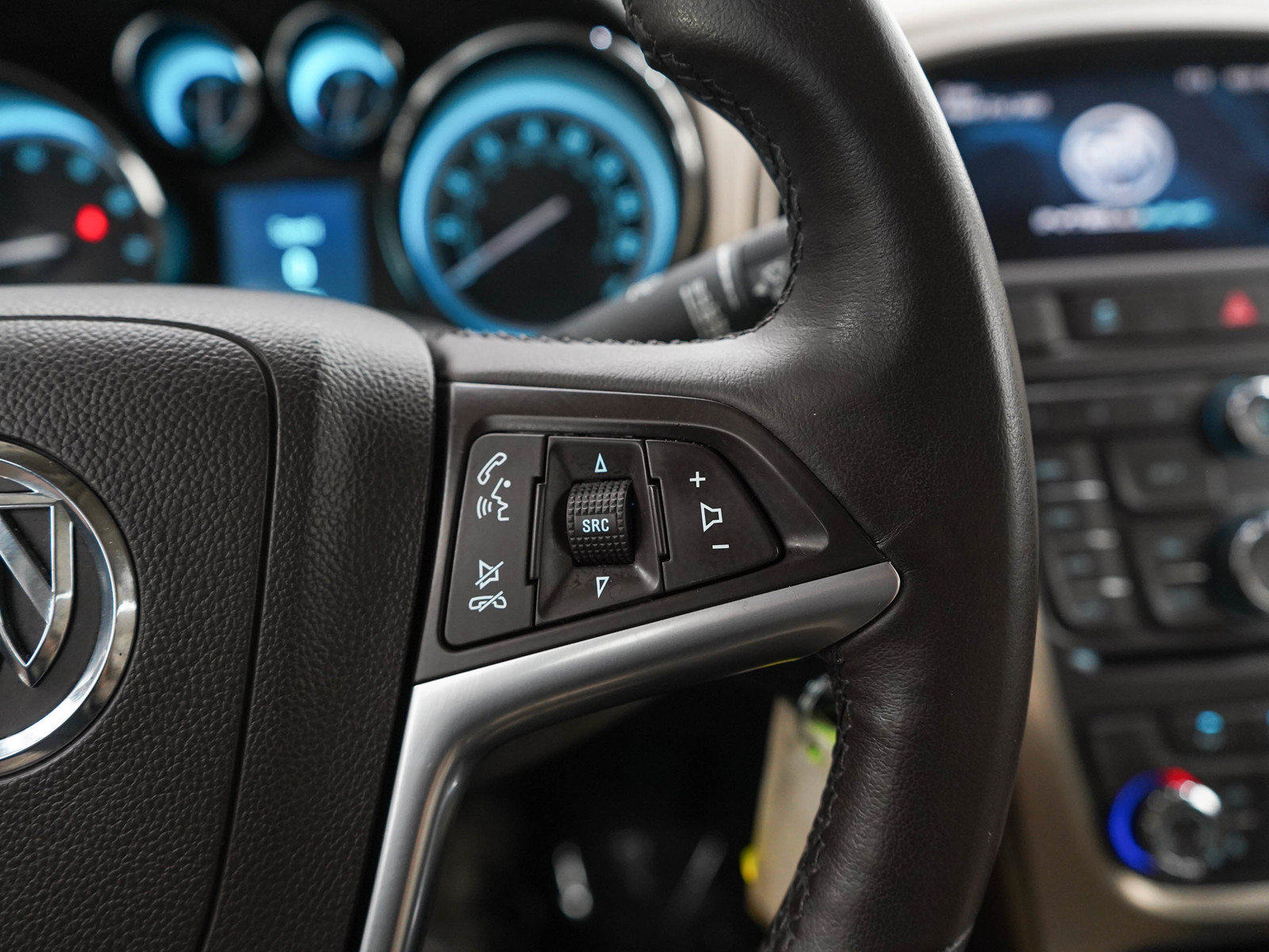 Used 2014 Buick Verano FWD image 25