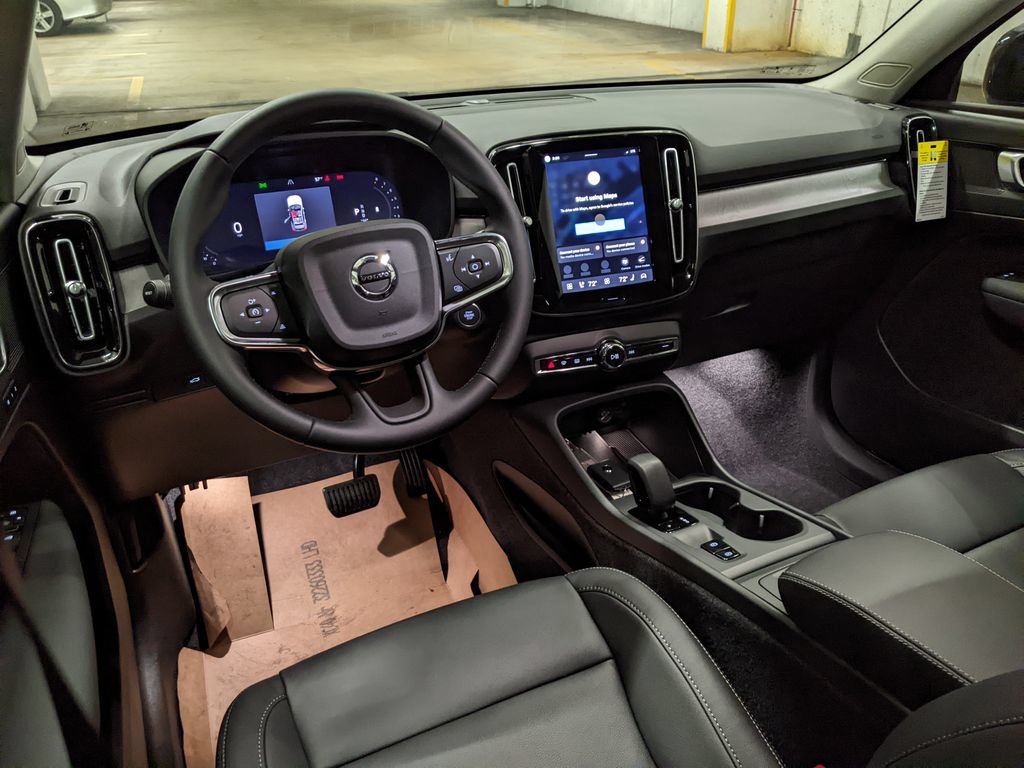 New 2026 Volvo XC40 B5 Core w/ Climate Package AWD/4WD image 12