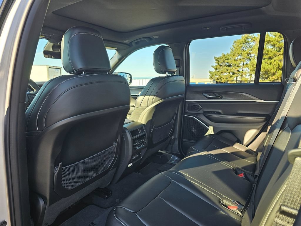 New 2025 Jeep Grand Cherokee Limited w/ Black Appearance Package AWD/4WD image 12
