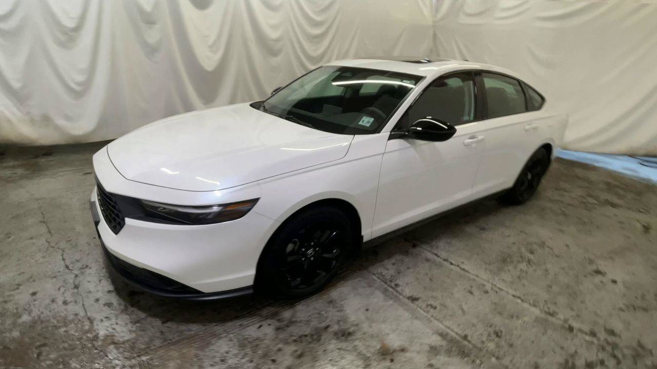 Certified 2025 Honda Accord SE image 4
