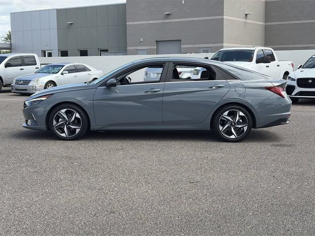 Used 2023 Hyundai Elantra Limited w/ Preferred Accessory Package FWD image 9
