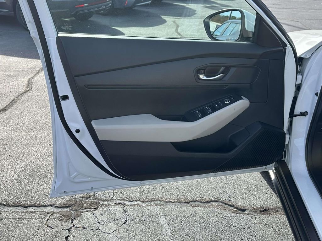 Certified 2025 Honda Accord LX image 5