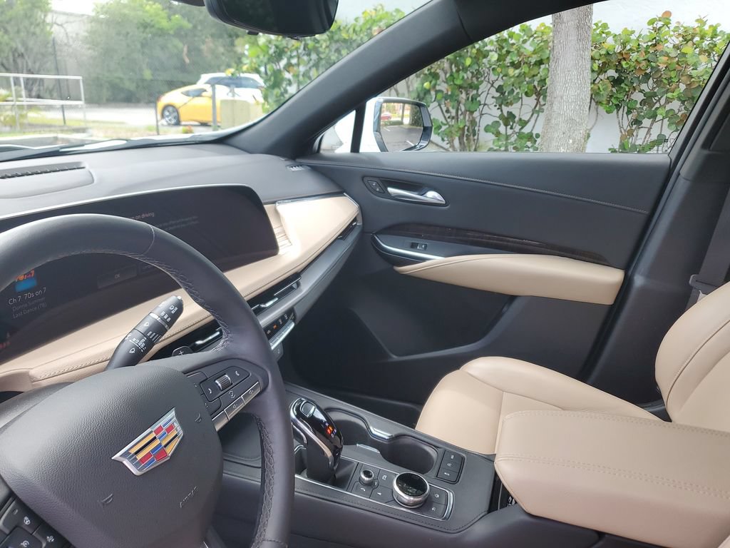 Certified 2025 Cadillac XT4 Premium Luxury w/ Technology Package FWD image 23