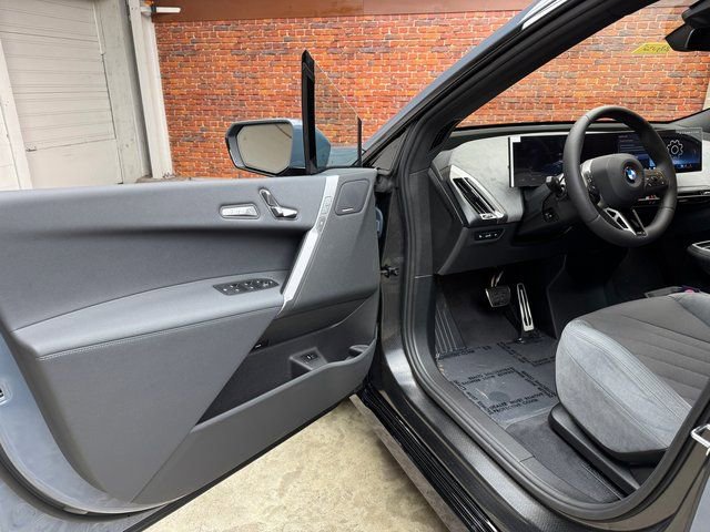 Used 2026 BMW iX xDrive60 w/ M Sport Package image 9
